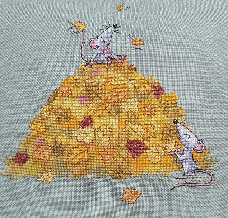 Mice on leaves - PDF Cross Stitch Pattern