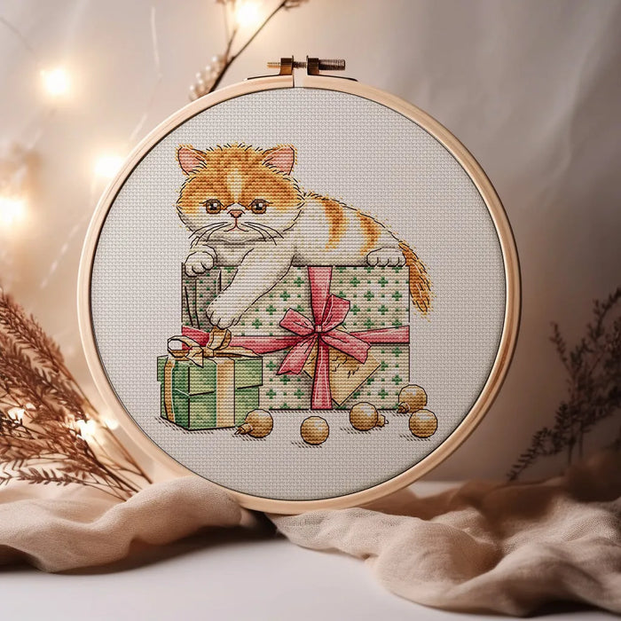 Gift Kitten Comb - PDF Cross Stitch Pattern