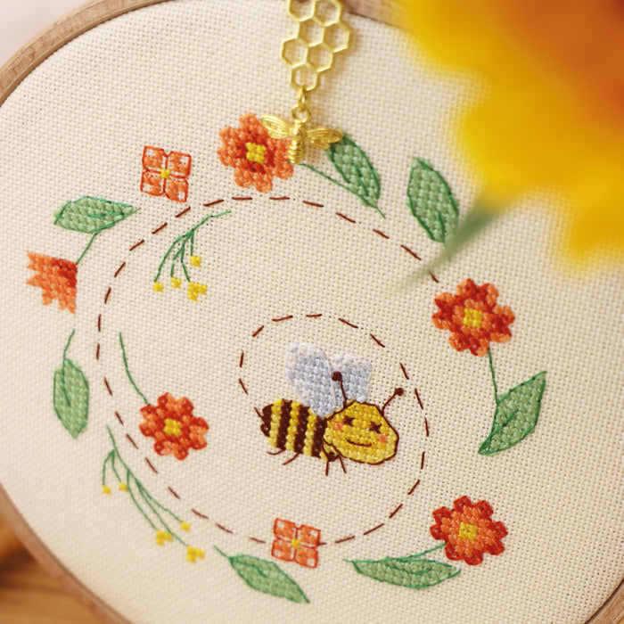 Honey Bee - Free PDF Cross Stitch Pattern