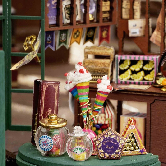 Miniature Wizardi Roombox Kit - Magic Shop Dollhouse Kit