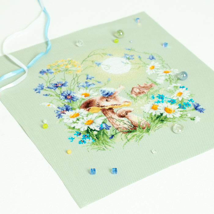 Meadow Stories. Snail 510-352 Counted Cross-Stitch Kit