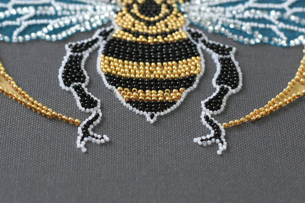 Bead Embroidery Kit - Bee in clover AB-831