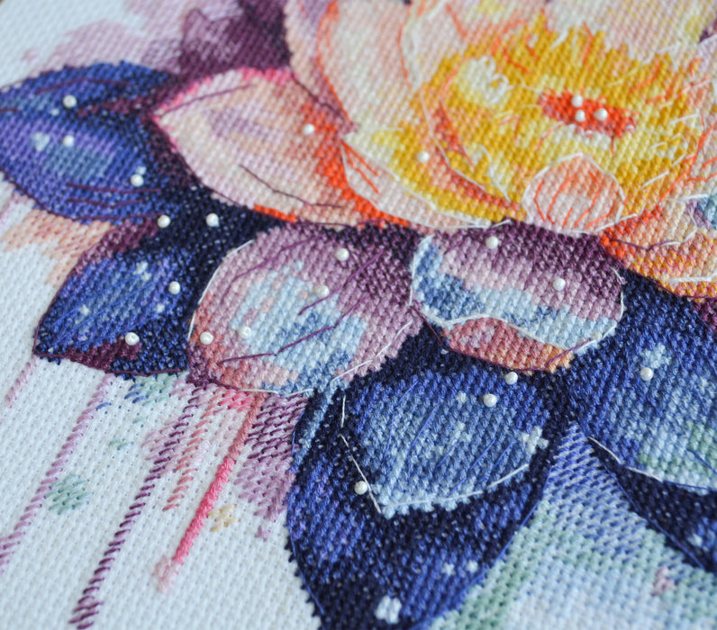 Cross-stitch kit - Shining lotus