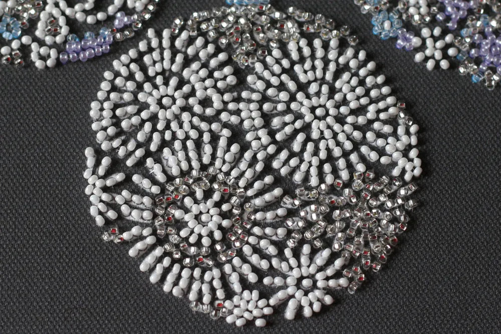 Mid-sized bead embroidery kit - Lace balls AMB-077