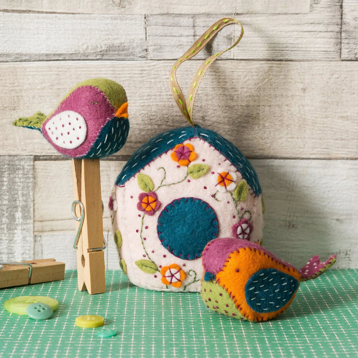 Birdhouse & 2 Birds from Felt Craft Kit BIRHO3F