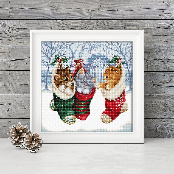 Snowy Kitties L8087 Counted Cross Stitch Kit