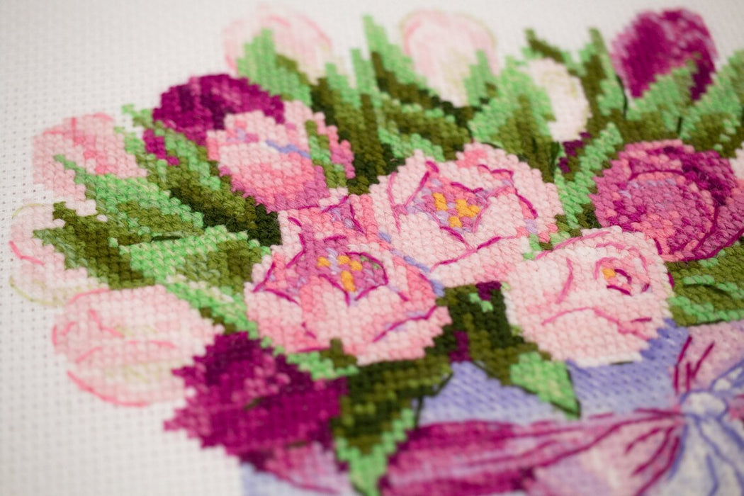 Tulips Hat Box R2003 Counted Cross Stitch Kit