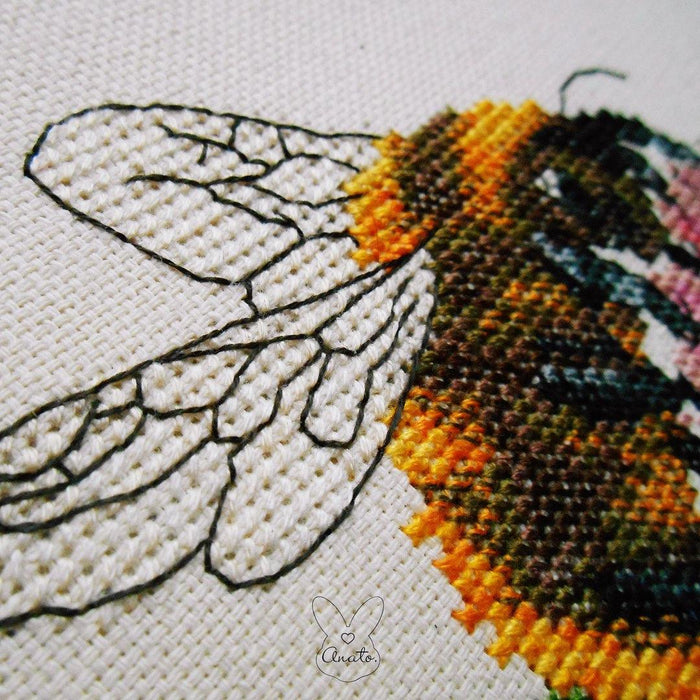 Bee with Flowers - PDF Free Cross Stitch Pattern - Wizardi