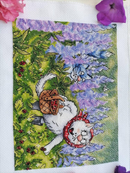 Berries with Blue Cats - PDF Cross Stitch Pattern - Wizardi