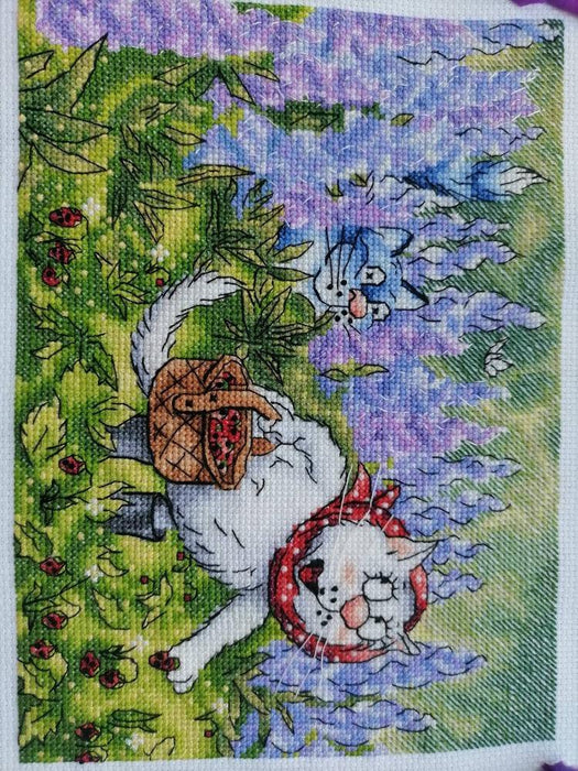 Berries with Blue Cats - PDF Cross Stitch Pattern - Wizardi