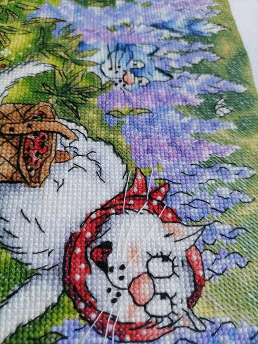 Berries with Blue Cats - PDF Cross Stitch Pattern - Wizardi