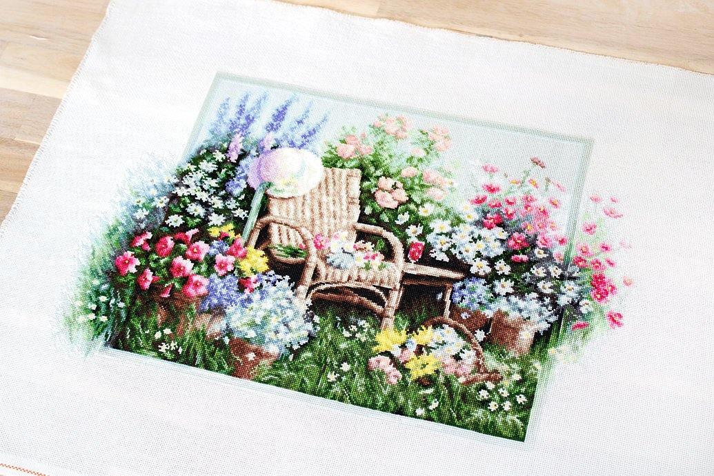 Blooming garden B2344L Counted Cross-Stitch Kit - Wizardi