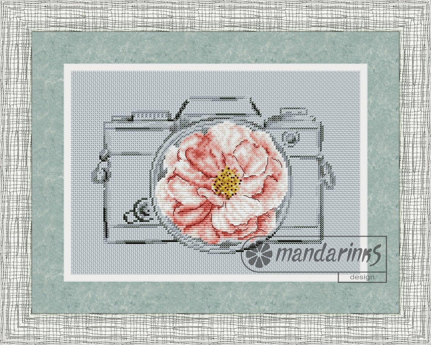 Camera with Flower - Free PDF Cross Stitch Pattern - Wizardi