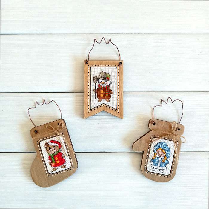 Christmas Charms DI-20 Counted Cross-Stitch Kit and Frame Set - Wizardi