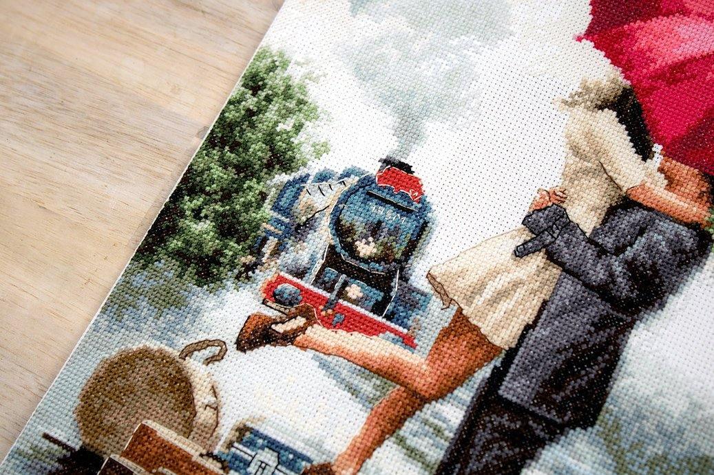 Couple on train station B2369L Counted Cross-Stitch Kit - Wizardi