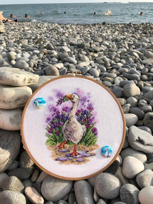 Goose with Violet Flowers - PDF Cross Stitch Pattern - Wizardi