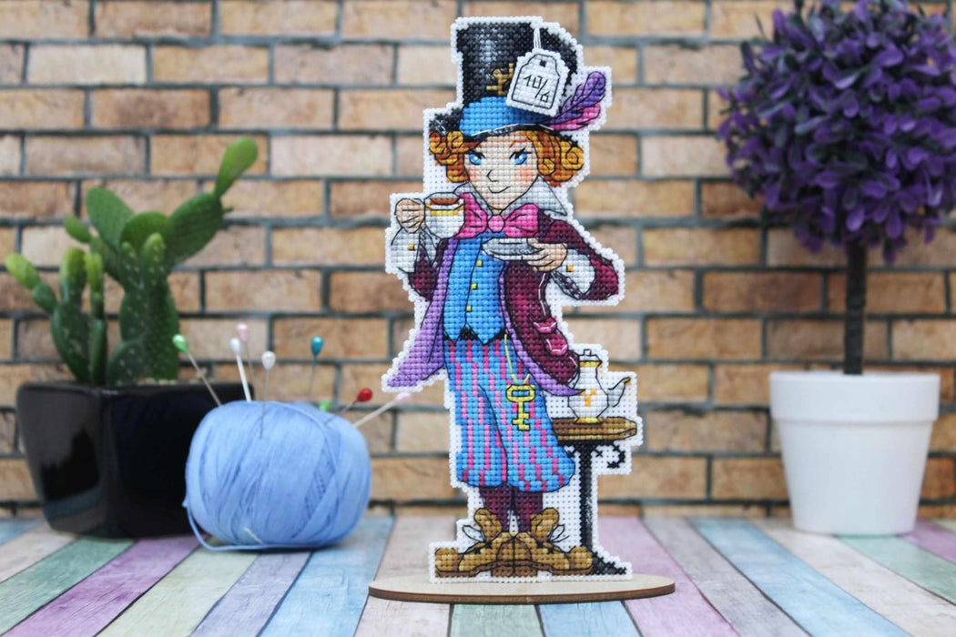 Mad Hatter P-349 / SR-349 Plastic Canvas Counted Cross Stitch Kit - Wizardi