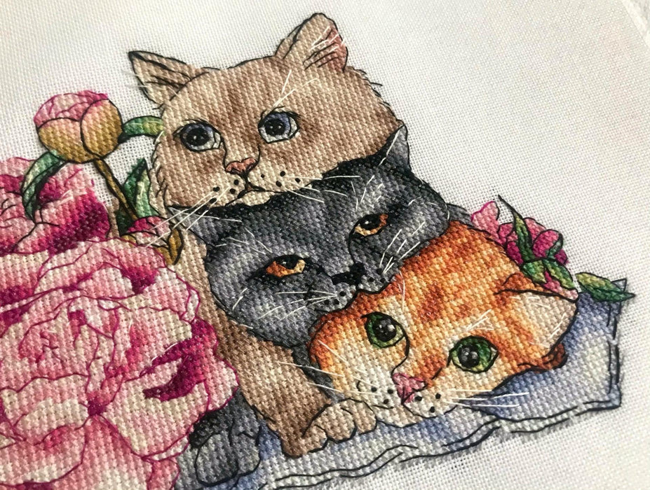 March Cats. Kittens with Peonies - PDF Cross Stitch Pattern - Wizardi