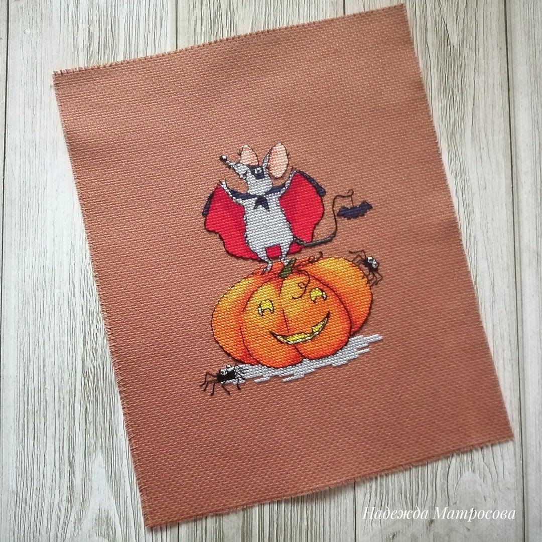 Mouse Dracula - Free PDF Counted Cross Stitch Pattern - Wizardi