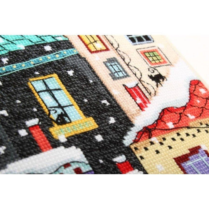 Snow falling M654 Counted Cross Stitch Kit - Wizardi