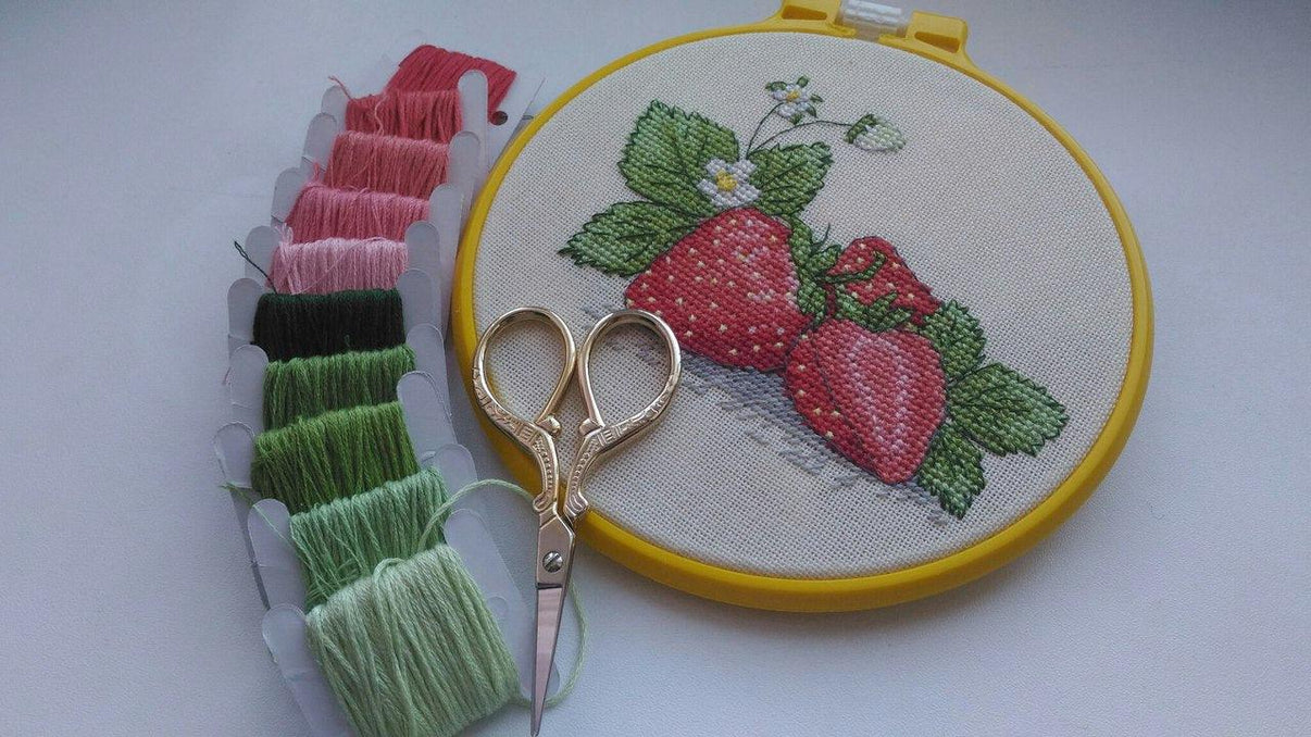 Strawberry - PDF Free Cross Stitch Pattern - Wizardi